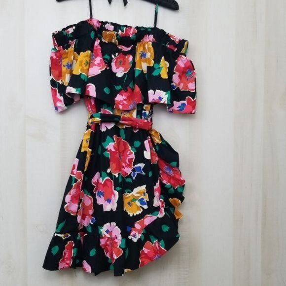 Who What Wear Dresses & Skirts - Who What Wear Floral off shoulder dress sz.XS